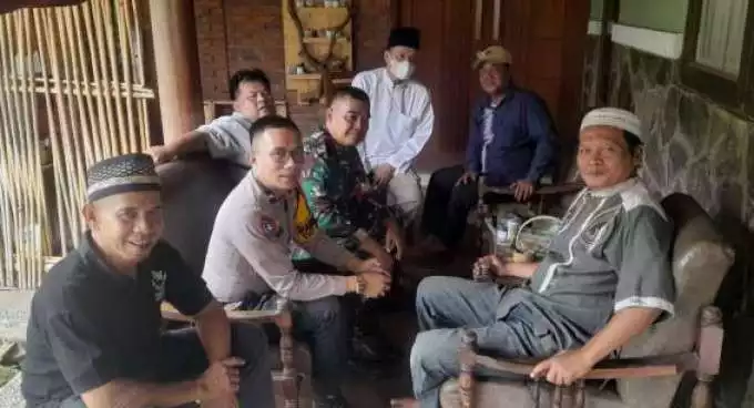 Polsek Jonggol Perkuat Sinergitas TNI-POLRI melalui Sambang Tokoh dan Warga untuk Jaga Harkamtibmas