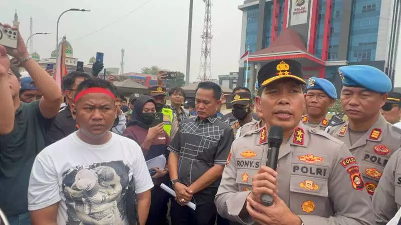 FASS Kepung Mapolda Sumsel, Desak Dirintelkam Mundur dan Usut Tuntas Dugaan Kekerasan terhadap Mahasiswa serta Jurnalis