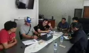 Oknum Reskrim Polres Indramayu Saling Mengedipkan Mata dengan Sekdes Kedung Wungu