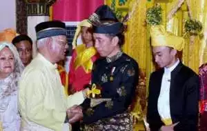 Terima Gelar Adat Deli, Presiden Jokowi: Mari Bersama Majukan Budaya Indonesia