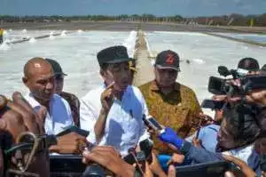 Telepon Gubernur Mandacan, Presiden Jokowi Pastikan Ikuti Perkembangan di Papua