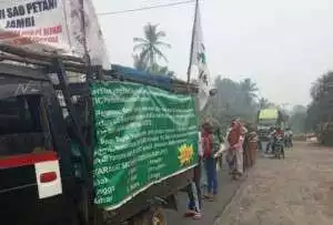 Aksi Jalan Kaki Suku Anak Dalam dan Petani dari Jambi ke Istana Negara