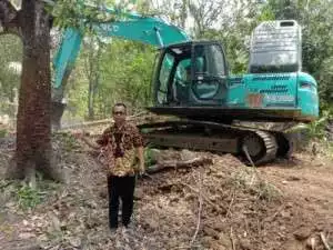 Masyarakat Antusias Sambut Jalan Penghubung Kampung Cimalim dan Ciporeang