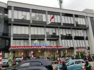Anies Harus Batalkan Tender Parkir Pasar Jaya
