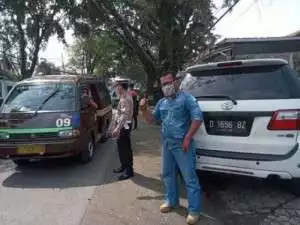 Cegah Covid-19, Polsek Buah Batu, Bandung, Rutin Bagikan Masker Gratis Untuk Masyarakat