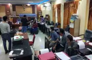 Asik Seruput Miras, Kades di Maros Terjaring Razia bersama Wanita di Pangkep
