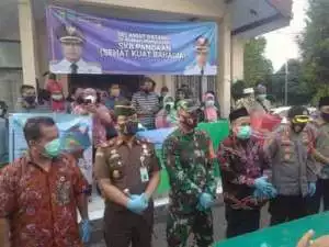 Kapolres Bersama Forkompimda Pasuruan Pulangkan Pasien Sembuh Covid-19
