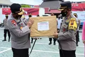 Tiba Di Polda Kalsel, Bantuan  Polda Jatim Dan Bhayangkari  Langsung Didistribusikan