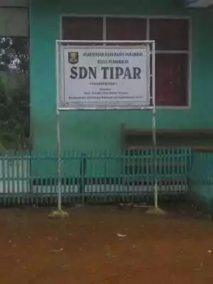 Sepasang Oknum Guru SDN Tipar Pasir Nangka Desa MekarNangka Kec. Cikidang Kab. Sukabumi Berbuat Mesum di Ruang Kelas