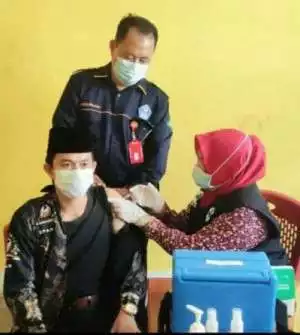 Lawan COVID 19, Puluhan Anggota Aliansi Indonesia Sukarela Menerima Vaksin