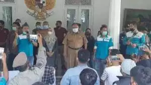 Demo SPN,  Bupati Kab. Sukabumi " Kita Sampaikan Harapan SPN Ke Pusat"