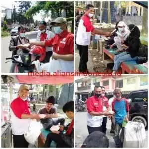 KGS LAI Kab. Sukabumi Memberikan Apresiasi Kepada PWRI DPC Kab. Sukabumi Mengadakan Baksos Untuk Warga Terdampak Covid