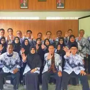 KETUA PGRI DAN K3S KECAMATAN CARINGIN ANGKAT BICARA