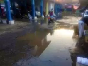 Lambanyan Penanganan Genangan Air di Pasar Tradisional Sukaraja Dikeluhkan Pedagang