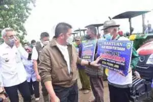 Gubernur Sumsel Berikan Bantuan Alsintan, Bupati OKU Timur Ucapkan Terimakasih
