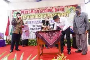 Bupati OKU Timur Resmikan Gedung Baru MTs At Taqwa Belitang