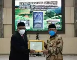 SELAMAT..!! Bupati Kab. Sukabumi MenerIma Penghargaan Dimoment Hari Kesaktian Pancasila