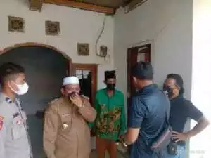 HEBOH DIKECAMATAN KEMIRI DIKEJUTKAN DENGAN DITEMUKANNYA MAYAT TERGANTUNG