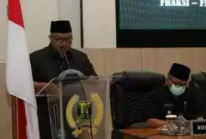 BUPATI SAMPAIKAN MANFAAT PENYERTAAN MODAL DAN PENGUATAN KINERJA PERUMDA  DI PARIPURNA DPRD