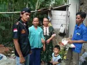 PEMBAGIAN BANTUAN PANGAN (SEMBAKO) KEPADA WARGA DESA PONDOK KELOR