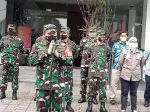 Bersama Forkopimda Dandim 0510/Trs Lepas Satgas Nakes Dari Mabes TNI