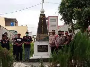 Polsek Sepatan Peringati Hari Pahlawan, Ziarah ke Makam Pahlawan 