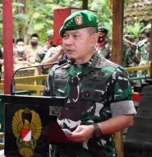Pangdam IV/Diponegoro Dampingi KASAD Iringi Prosesi Pemakaman Prajurit Terbaik TNI-AD