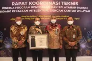 Pangdam IV/Diponegoro Dampingi KASAD Iringi Prosesi Pemakaman Prajurit Terbaik TNI-AD