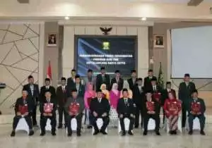 HUT KE 50 KORPRI, BUPATI ANUGERAHKAN SATYALANCANA KARYA SATYA PRESIDEN TAHUN 2021