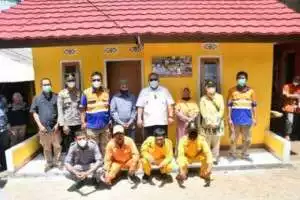 Memperingati Hari Bakti PU Ke 76 Tahun, Bupati Kab. Sukabumi Serah Terimakan Rumah Layak Huni Program Dinas PU Peduli