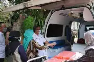 Bupati Kab. Sukabumi H.Marwan Hamami Menyantuni Anak Yatim Dan Jompo Pada Acara Hari Bhakti Dinas PU Ke 76