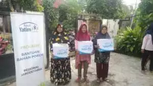 Rumah Yatim Bagikan 200 Paket Bahan Pokok Kepada Masyarakat 