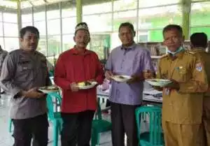 Potong Tumpeng Tandai Ultah RJU