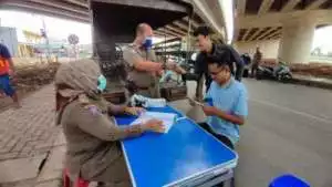 Menggelar Operasi Guna Menegakkan Protokol Kesehatan Satpol PP Kota Tangerang Kembali Turun Ke Jalan Aman Bersama Guna Kepada Masyarakat Kota Tangerang 