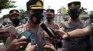 Viral di Medsos, 2 Pria Adegan Mesum Masih Berseragam SMA. Polisi Kejar Pelaku