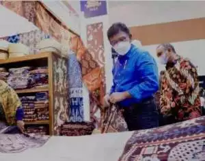 Menkominfo Ajak Masyarakat Beli Karya Kreatif UMKM
