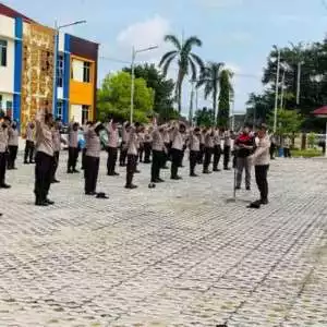 Senam AWS3 Personel Polres Pangkalpinang Sehat, Semangat, dan Senang