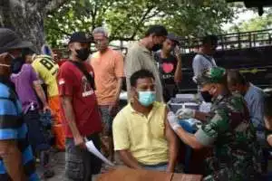 Pedagang Pasar Hewan Nglangon Antusias Ikuti Vaksin Kodim Sragen