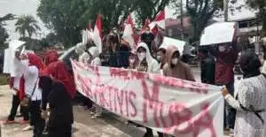 Aktivis Muba Geruduk Kantor DPRD Kabupaten Musi Banyuasin Sampaikan Suara Rakyat