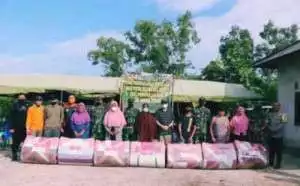 Danrem 045/Gaya Berbagi Takjil dan Berikan Sumbangan, Kepada Warga Terdampak Bencana Alam
