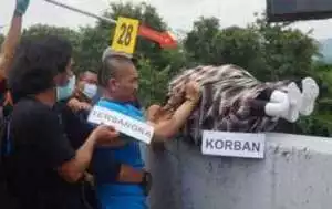 AZMI SHOFIX SR, S.IP "DIRGAHAYU KABUPATEN OKU TIMUR KE - 17"