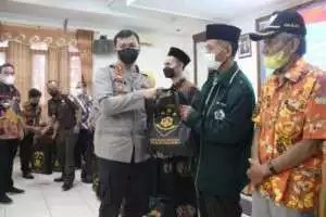 Forkopimda Kabupaten Blora Serahkan 20.000 Paket Sembako dari Kabareskrim Polri