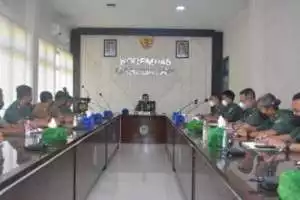  Danrem 045/Gaya ;Brigjen TNI Ujang Darwis, MDA. Pimpin Rapat Staf Antisipasi Kesiapan Jelang Hari Raya Idul Fitri 1443 H 