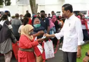 Masyarakat Bahagia Sambut Presiden Jokowi di Yogyakarta