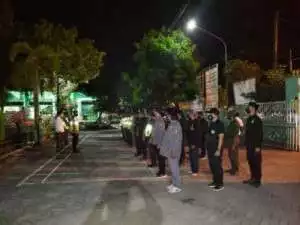 Kapolsek Kalitidu Pimpin Apel Pengamanan Malam Hari Raya Idul Fitri