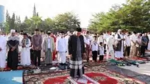 Molen-Sopian dan Masyarakat Pangkalpinang Laksanakan Sholat Ied di Alun alun Taman Merdeka