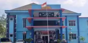 Diduga Lalai ! Kantor Dishub Lamsel Abaikan Lambang Negara RI