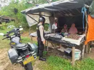 Berikan Pelayanan Prima,Sat Samapta Polres Bangka Barat Giat Patroli Dialogis di Pasar Serta Himbauan Kamtibmas dan Prokes