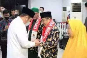 Herman Deru Lepas Keberangkatan 435 Jama''ah Umroh Akbar 