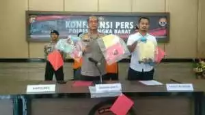 Dua Tersangka Penyelewengan Dana Desa Digelandang Ke Polres Bangka Barat
